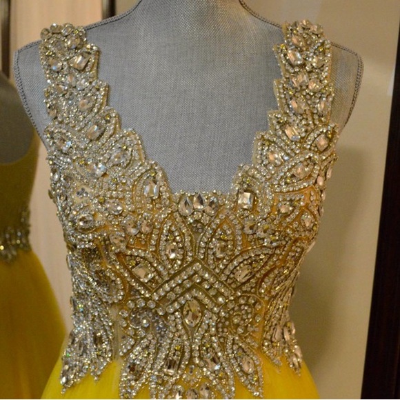 Evening dress. Canary Yellow Size 10. - Picture 2 of 2